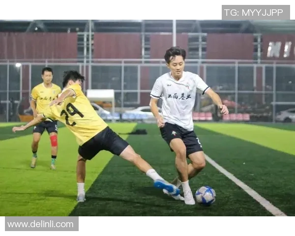 足球明星挑战中国麻将技艺展现球场之外的娱乐风采 足球明星挑战中国麻将技艺展现球场之外的娱乐风采